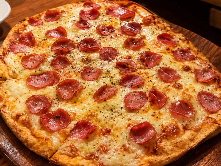 Foto de pizza mejorada con IA